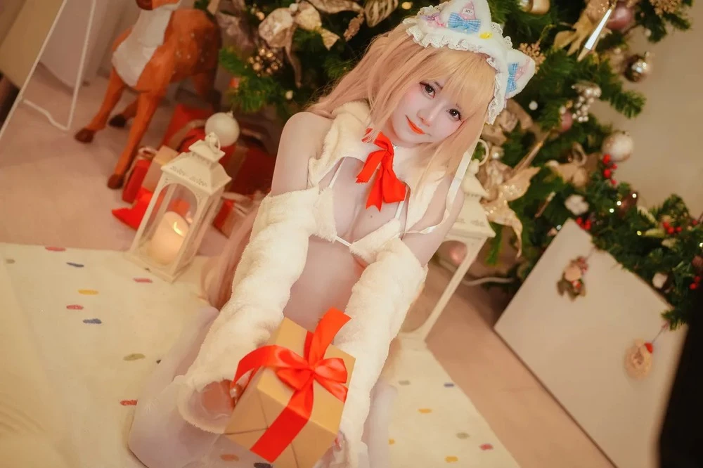 Sally Dorasnow - Marin Christmas Bunny